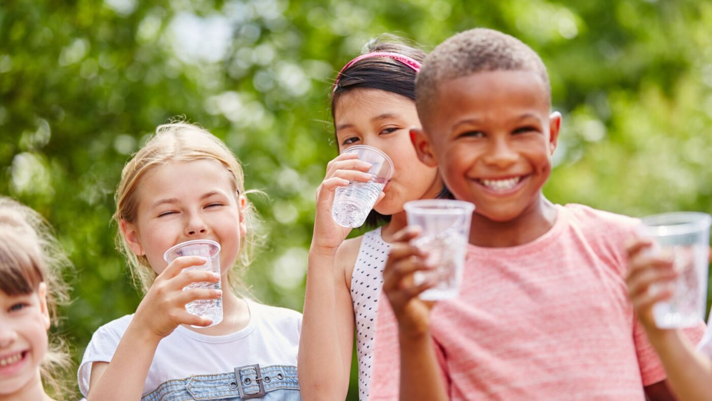 kids drinking water